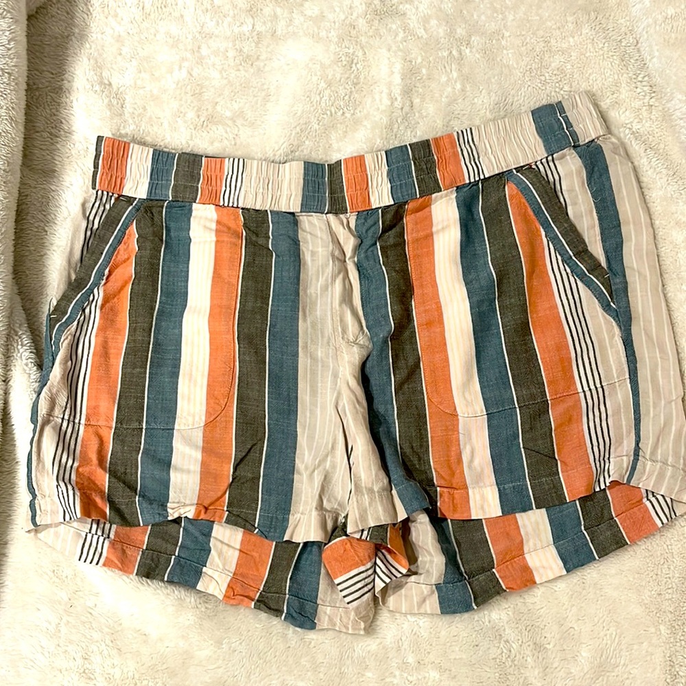 Stripped shorts with pockets